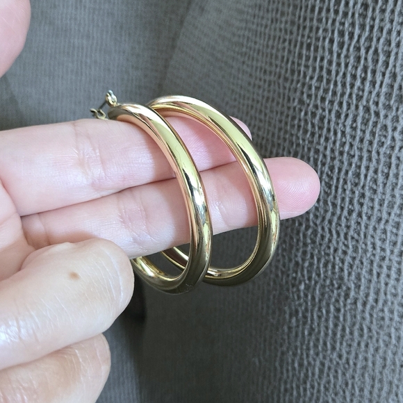 Luv AJ Gold💛 Amalfi Hollow Tube Hoop Earrings - NWT - Picture 3 of 15